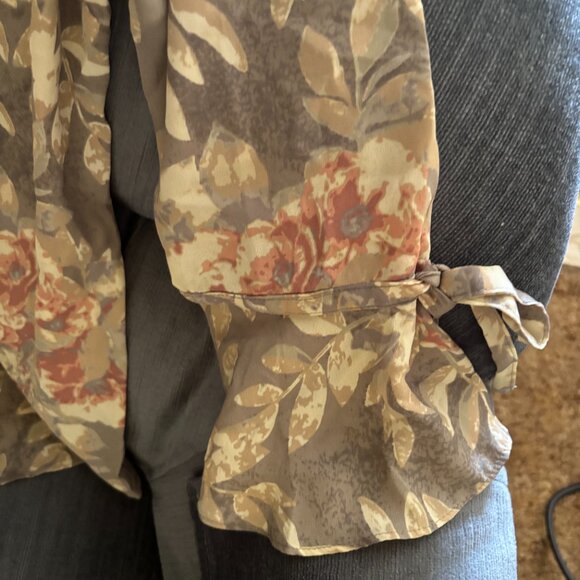 Flower print blouse - size medium - brand new! - Picture 5 of 6
